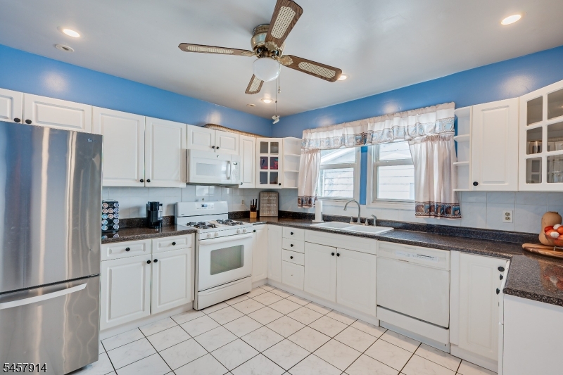 1331 Center St