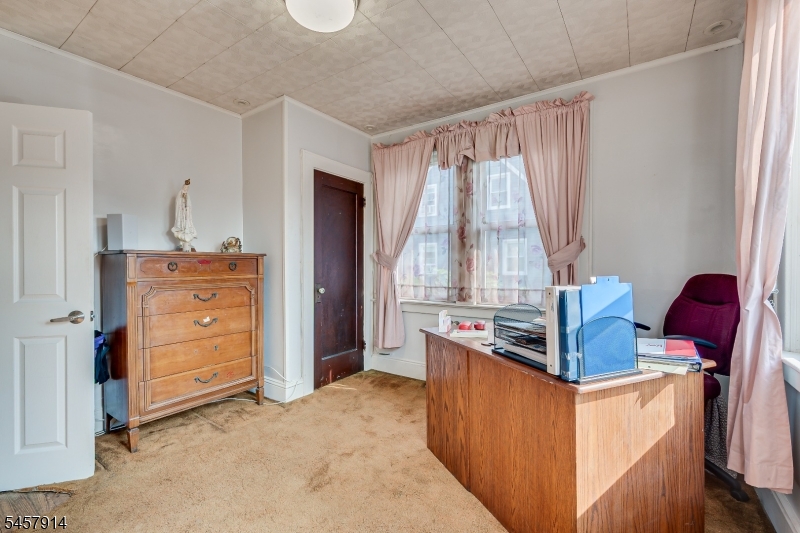 1331 Center St