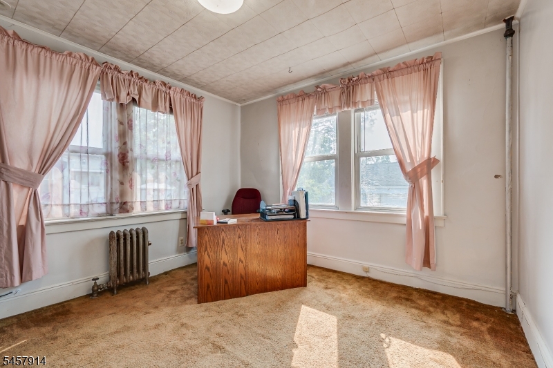 1331 Center St