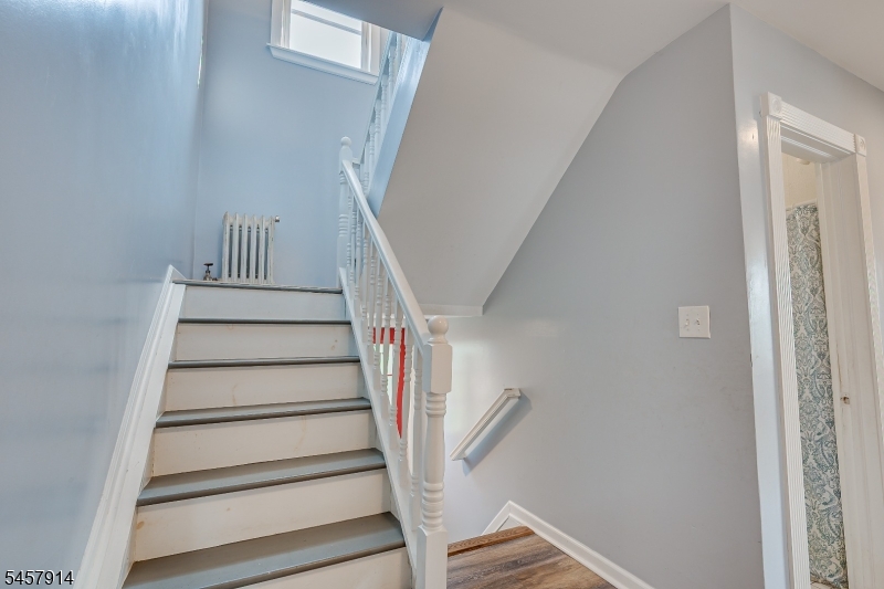 1331 Center St