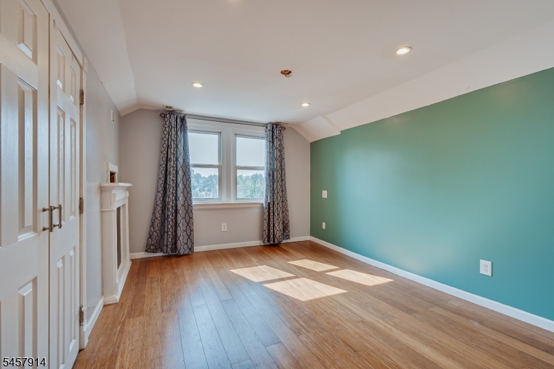 1331 Center St