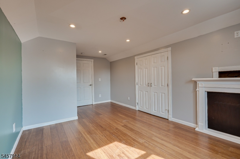 1331 Center St