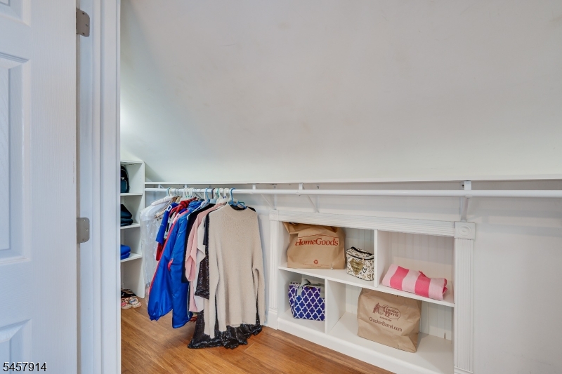 1331 Center St