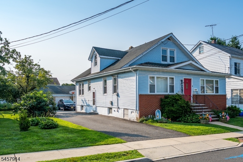 1331 Center St