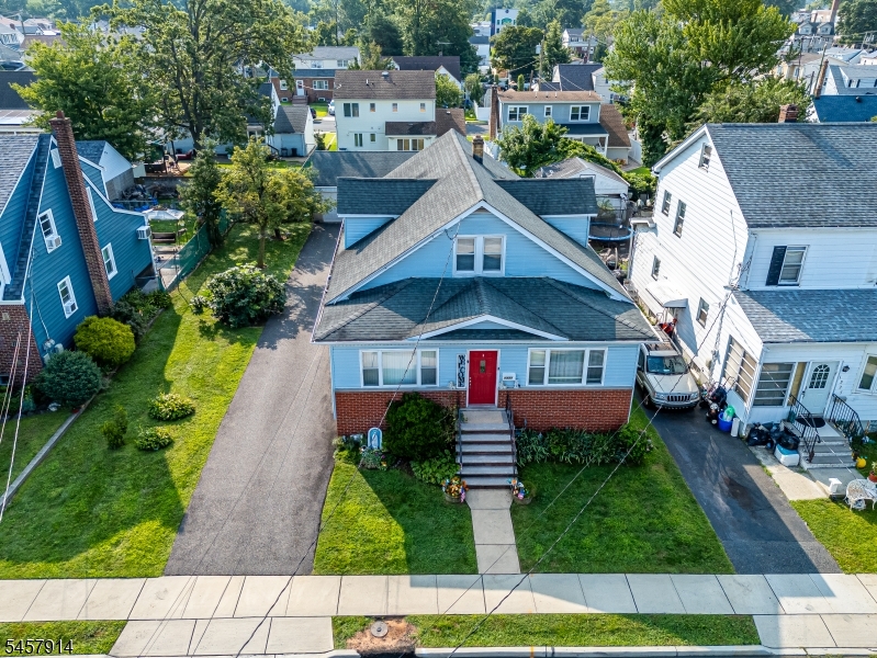 1331 Center St