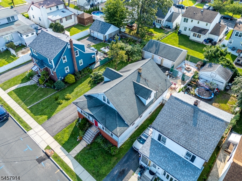 1331 Center St