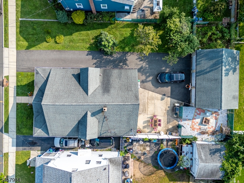 1331 Center St