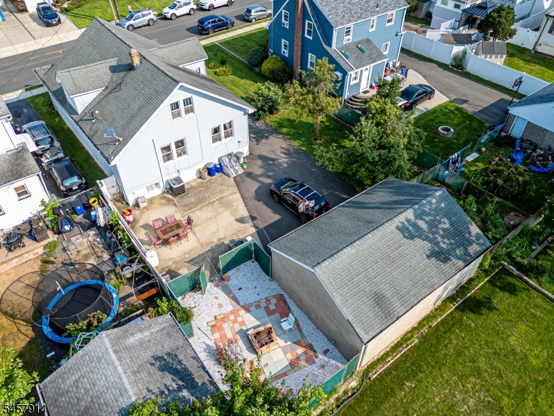 1331 Center St