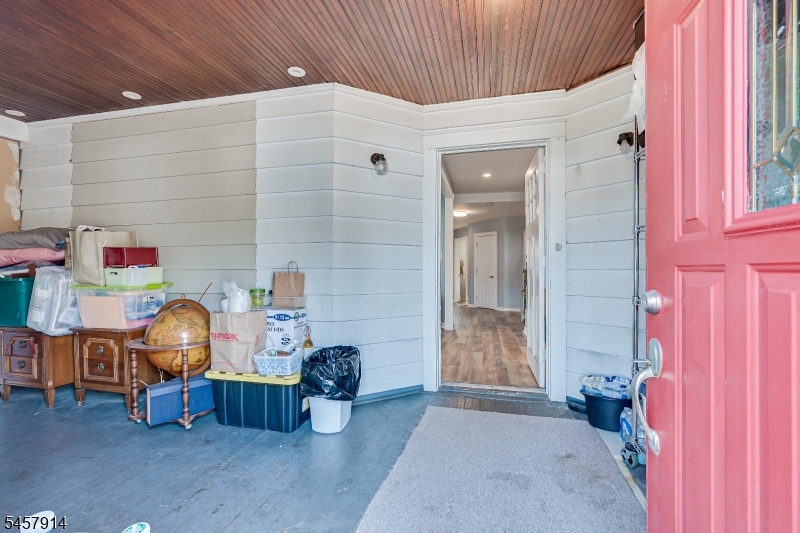 1331 Center St