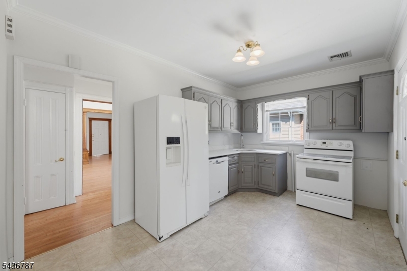 219 Magie Ave