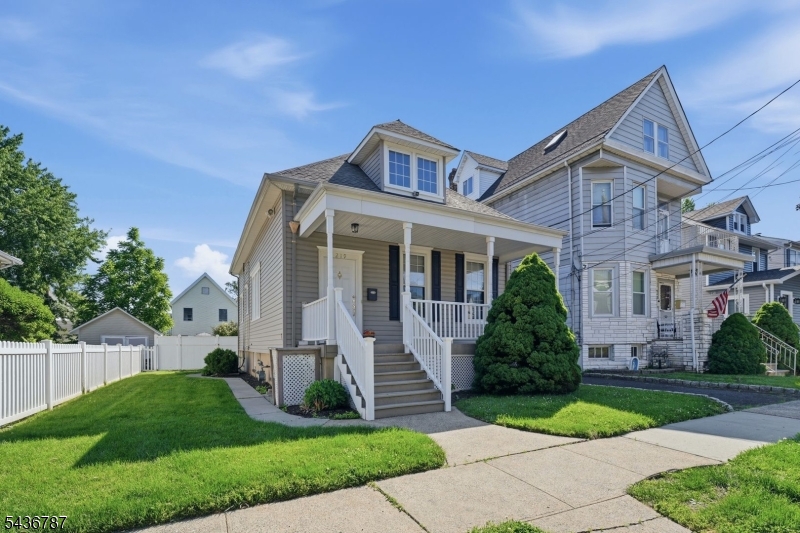 219 Magie Ave