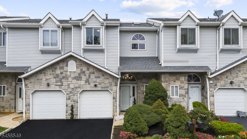 4 Lee Lee Ln, Old Bridge Twp., 08879, 