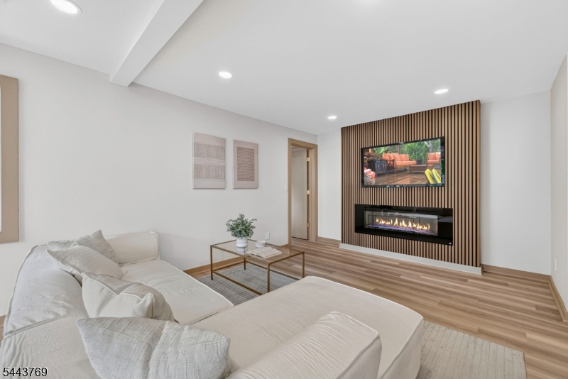 15 Elberta Rd
