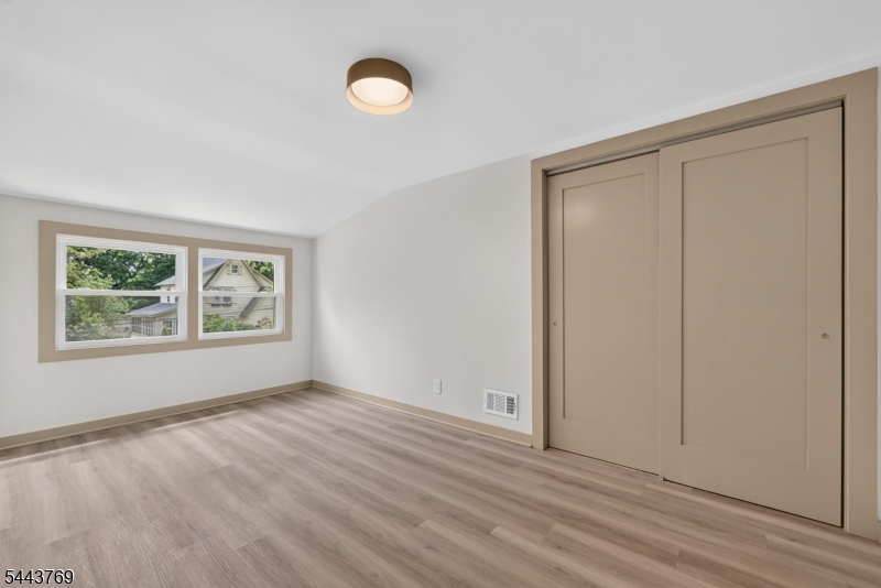 15 Elberta Rd