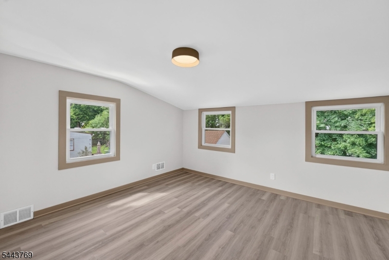 15 Elberta Rd