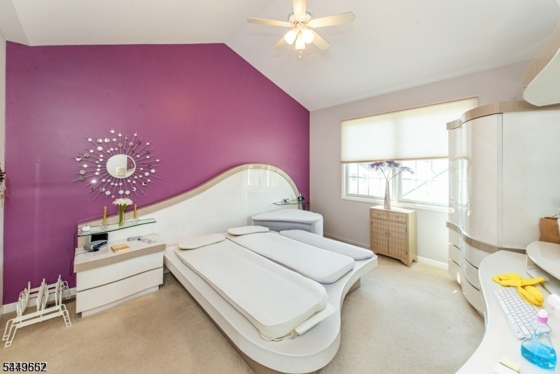 11 Fairchild Ln #11