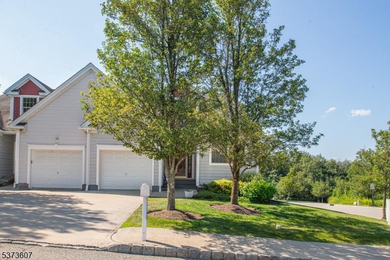 11 Fairchild Ln #11