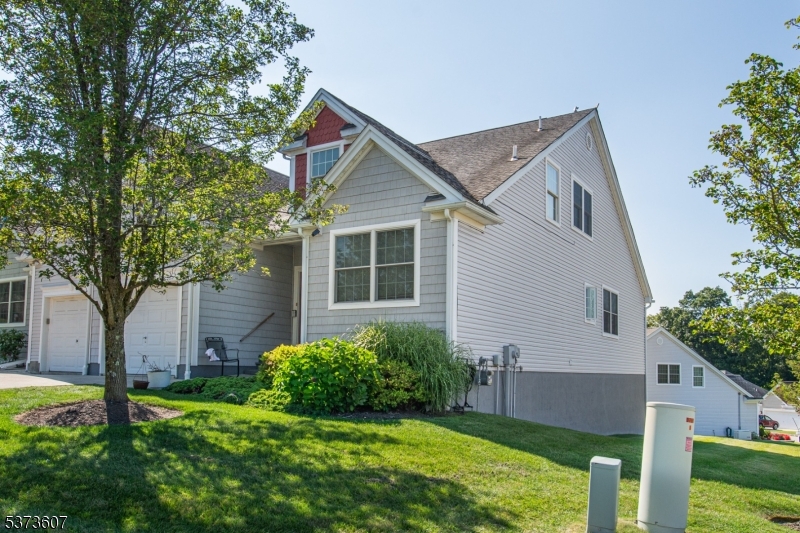 11 Fairchild Ln #11