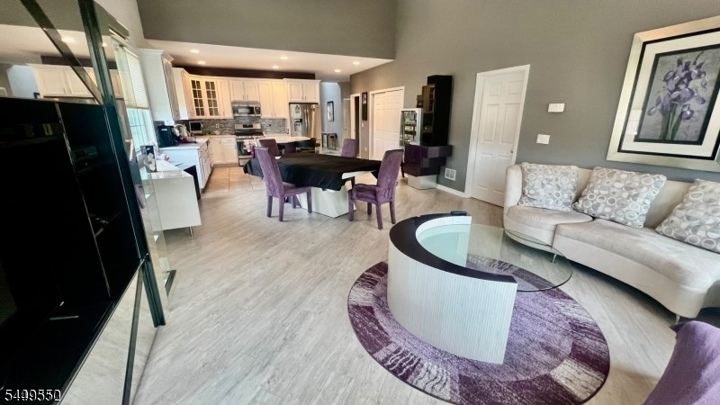 11 Fairchild Ln #11