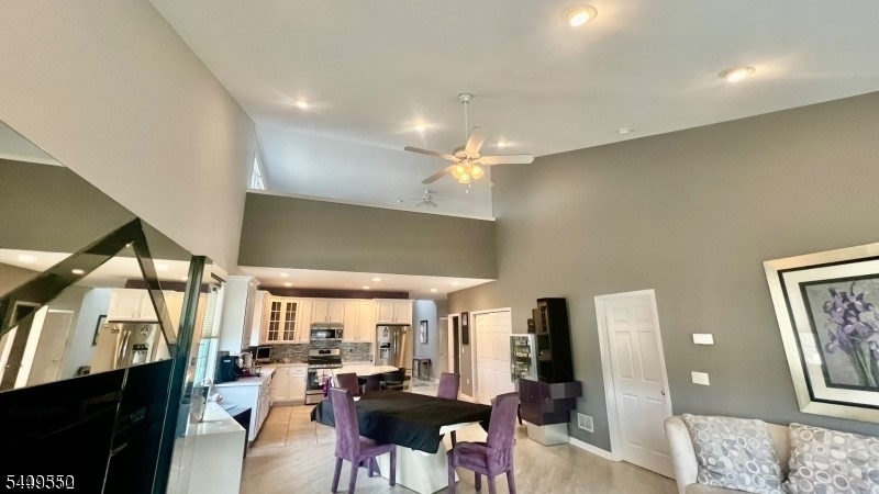 11 Fairchild Ln #11