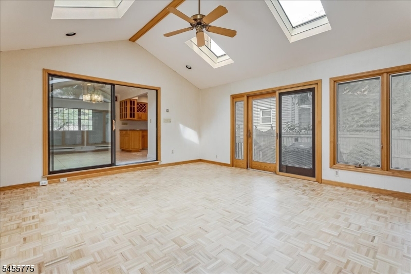 15 Oak Ln