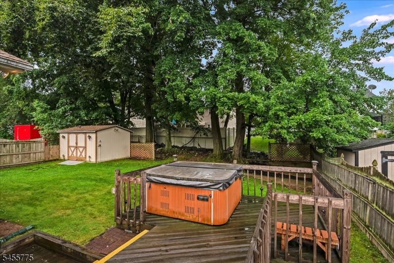 15 Oak Ln