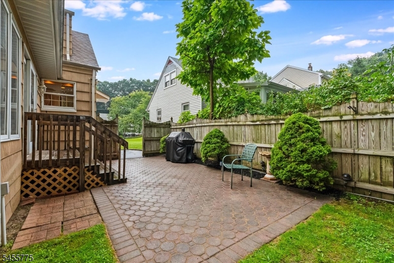 15 Oak Ln
