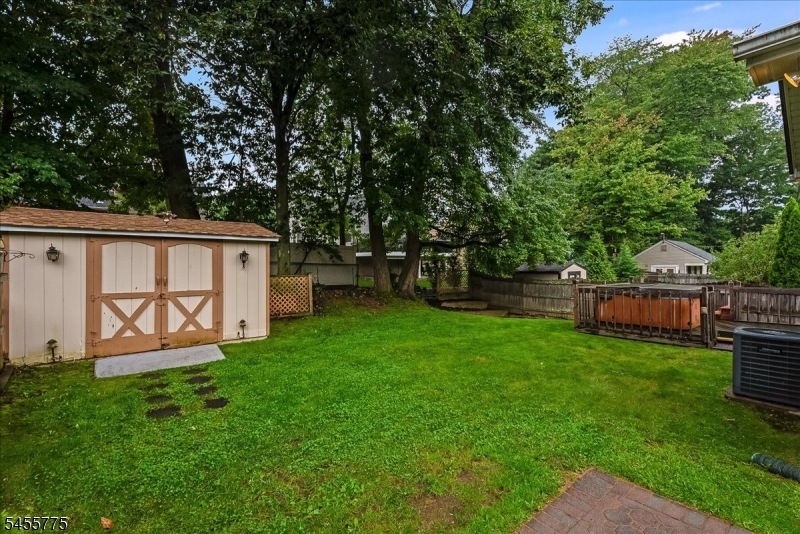 15 Oak Ln