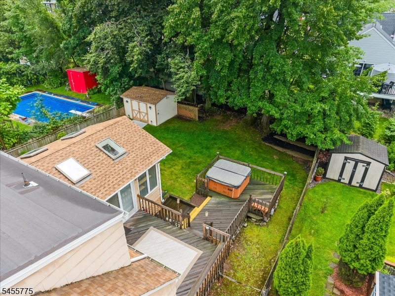 15 Oak Ln