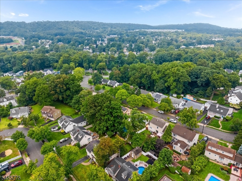 15 Oak Ln