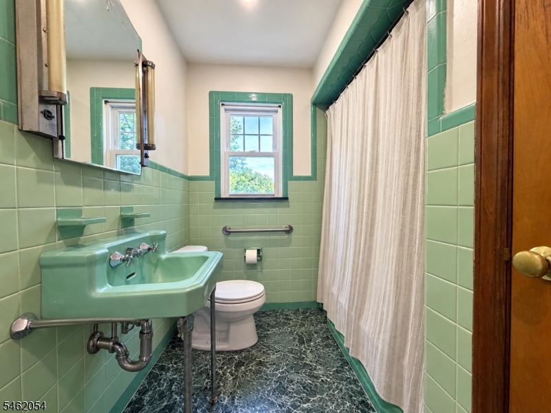 186 Macdonald Dr