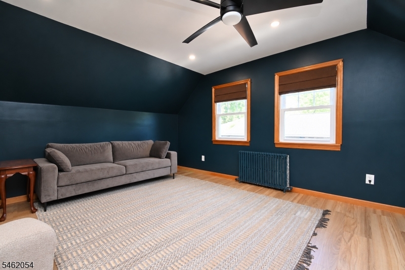 186 Macdonald Dr