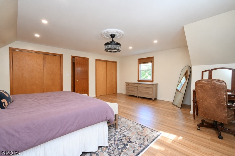 186 Macdonald Dr