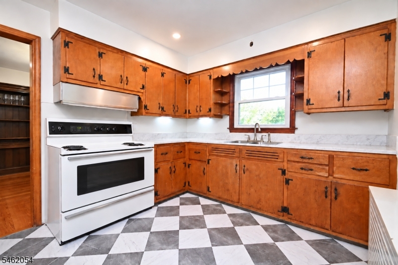 186 Macdonald Dr