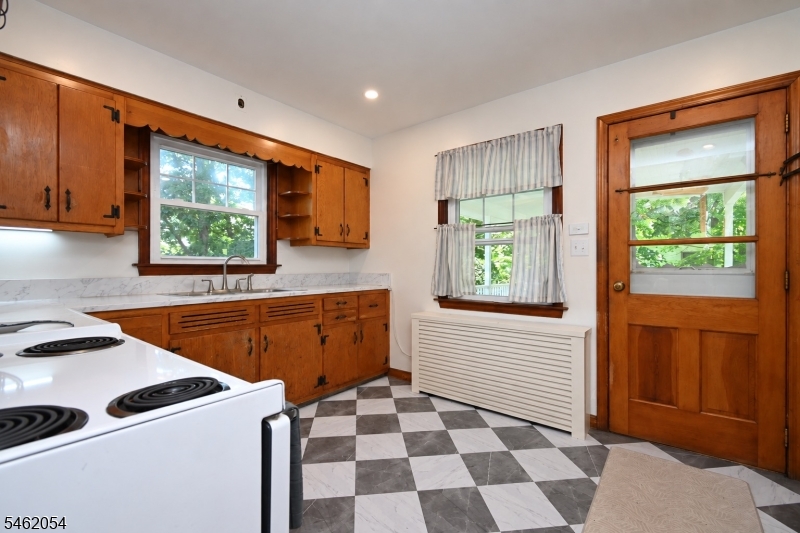 186 Macdonald Dr