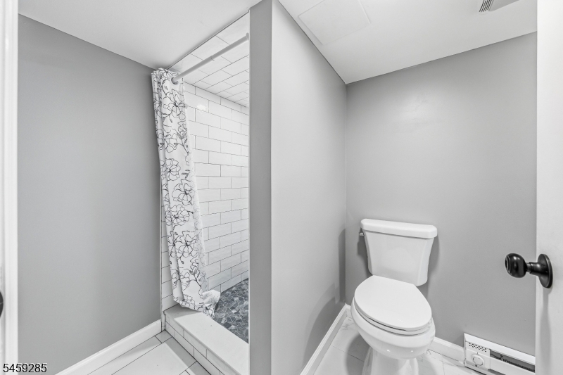214 W 17Th St