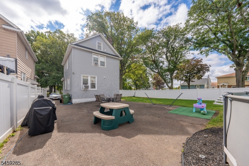 214 W 17Th St
