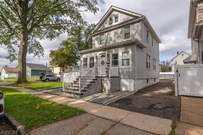 214 W 17Th St