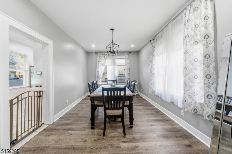 214 W 17Th St