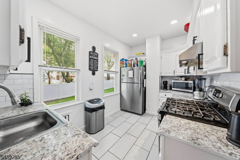 214 W 17Th St
