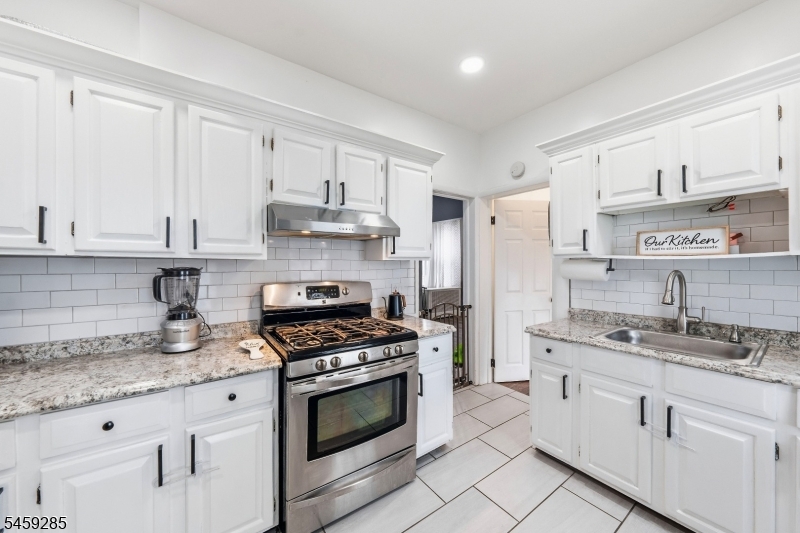 214 W 17Th St