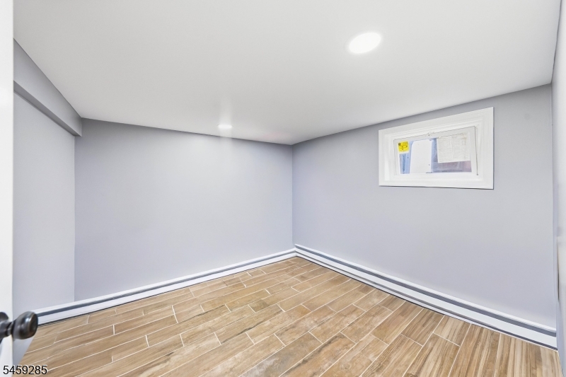 214 W 17Th St