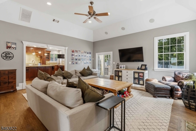 15 Chapel Pl