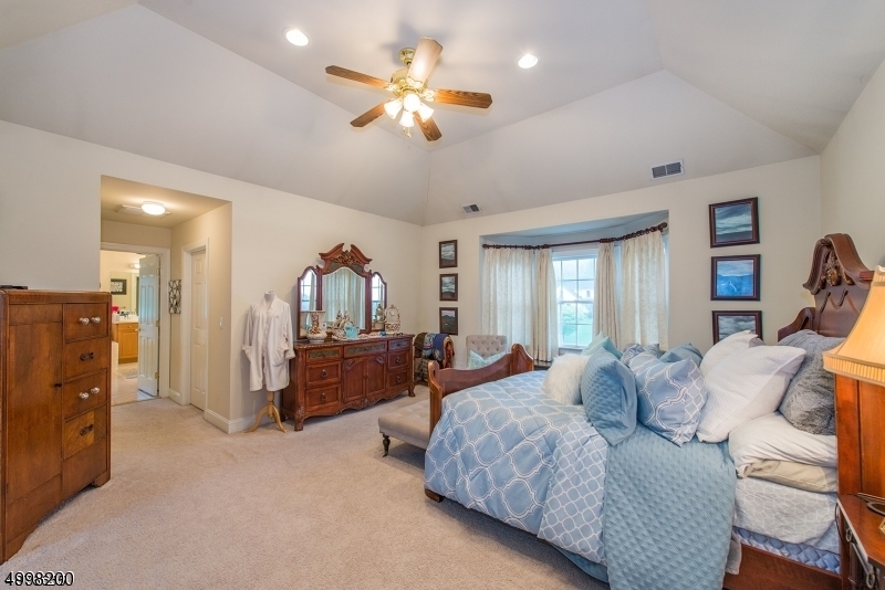 21 BONNIEVIEW LN