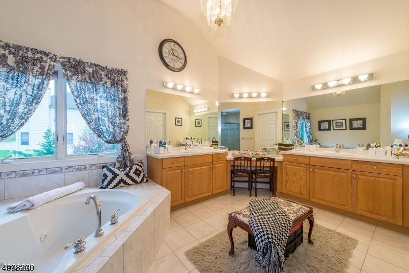 21 BONNIEVIEW LN