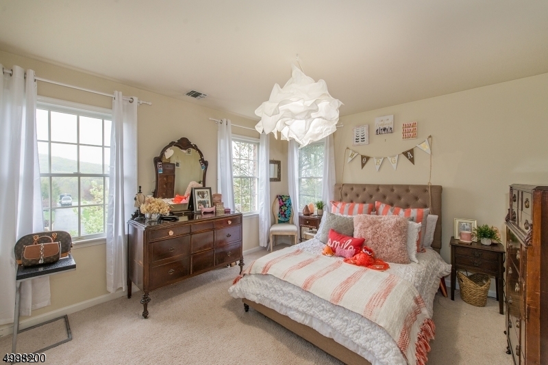 21 BONNIEVIEW LN