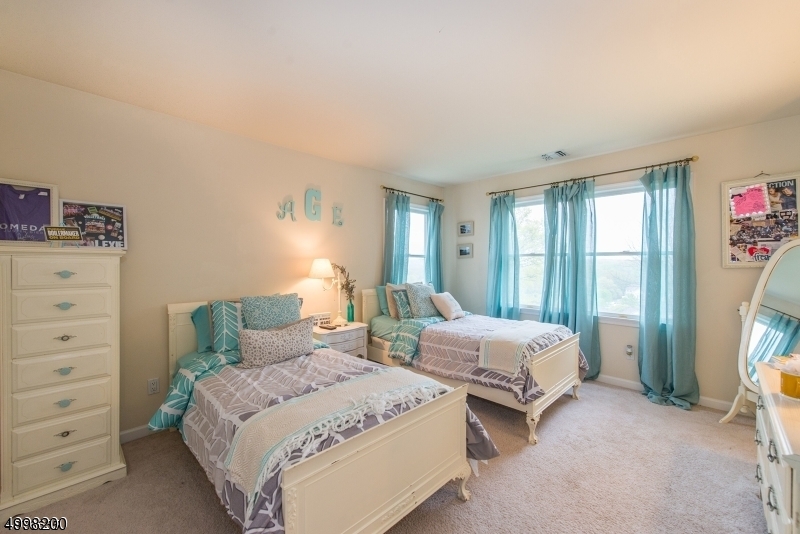 21 BONNIEVIEW LN