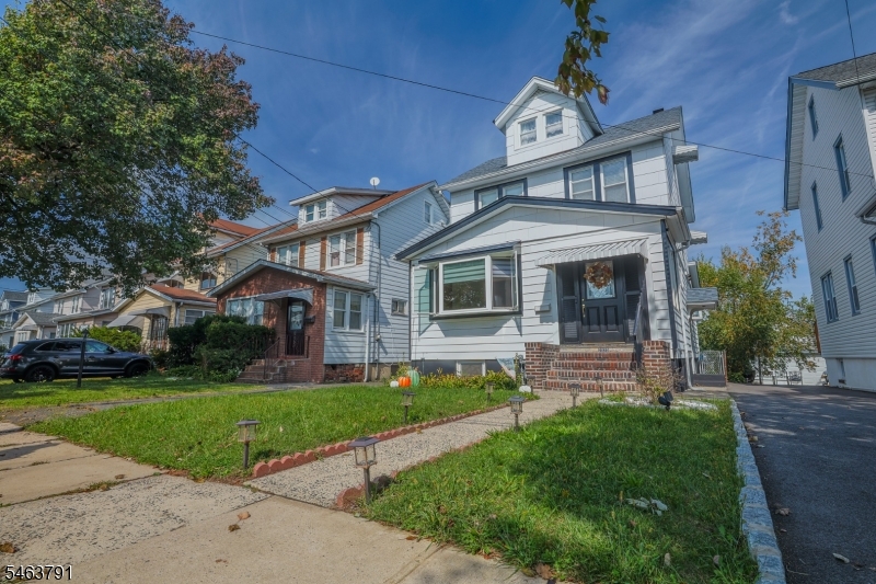 2035 Balmoral Ave