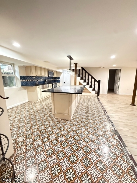 748 Livingston Rd