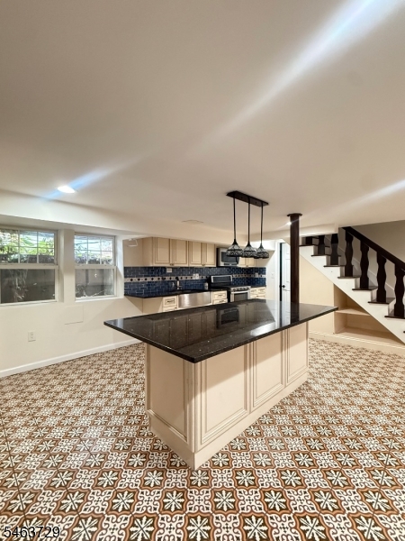 748 Livingston Rd